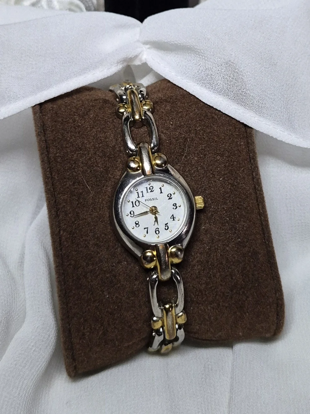 Vintage Fossil F2 Womans Analog Quartz Watch